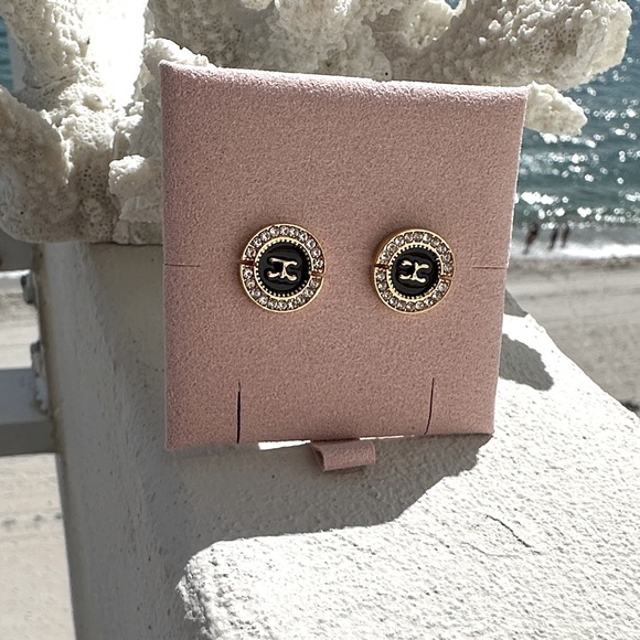 EARRINGS NWOT Gold Like and Black Stud Earrings - Picture 3 of 7